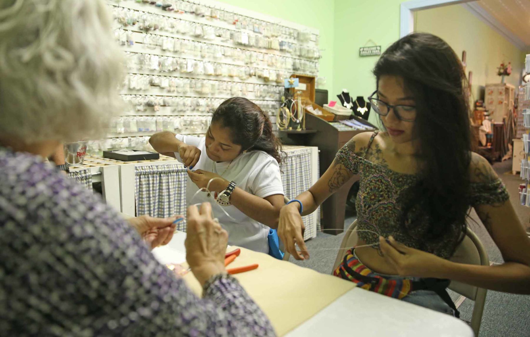 PGL artists learn to make jewelry